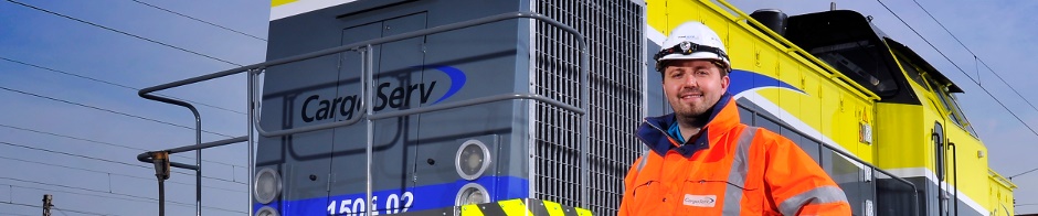 Ein Verschubleiter vor einen Transportzug